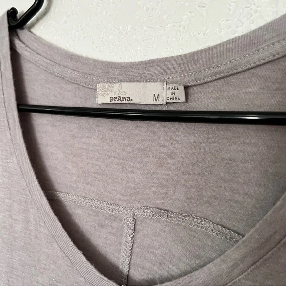 prAna Women's Foundation Short Sleeve V-Neck Tee M - Picture 3 of 4